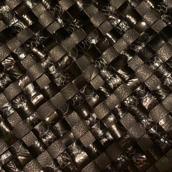 Sondra Robert’s weaved black detailed - Picture 2 of 4